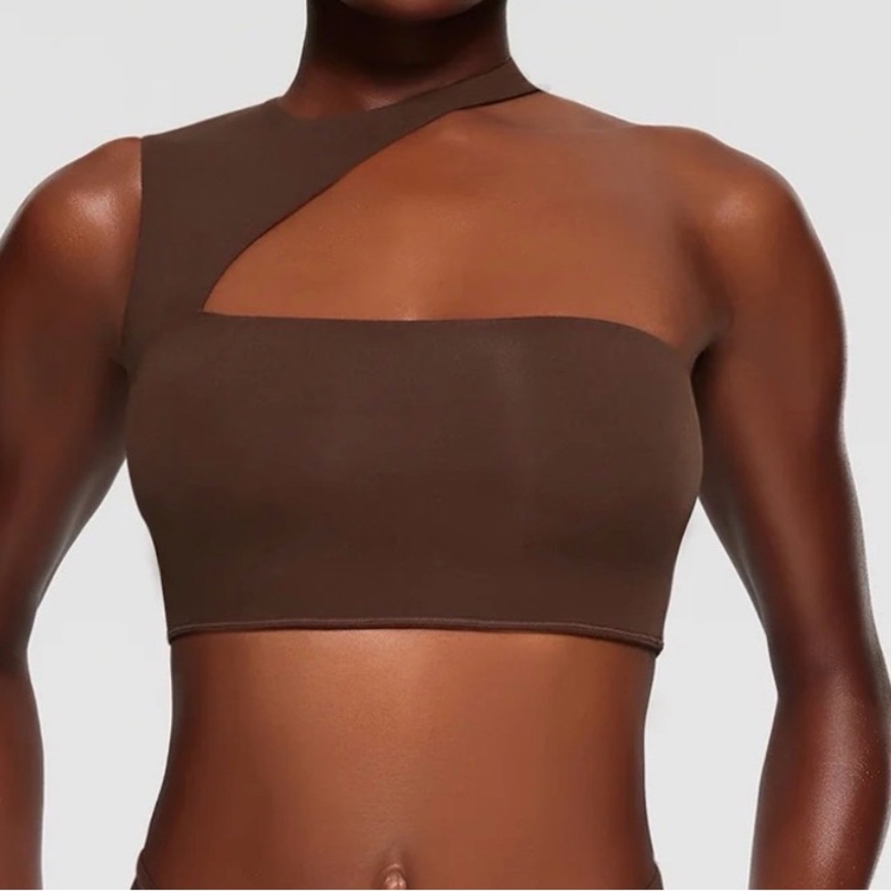 SKIMS One-Shoulder Cutout Crop Top in Chocolate Brown